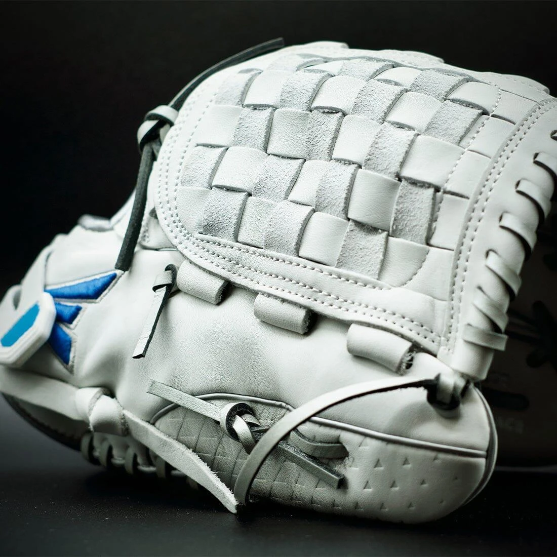 Easton Ghost NX 12.5" Pitcher/Infield Fastpitch Softball Glove: GNXFP125 - Image 2